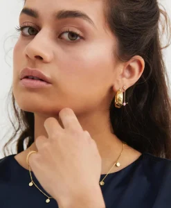 Anna+nina Oorbellen Flower Garland Stamped Hoop Earrings Bra Goud*Dames Sieraden